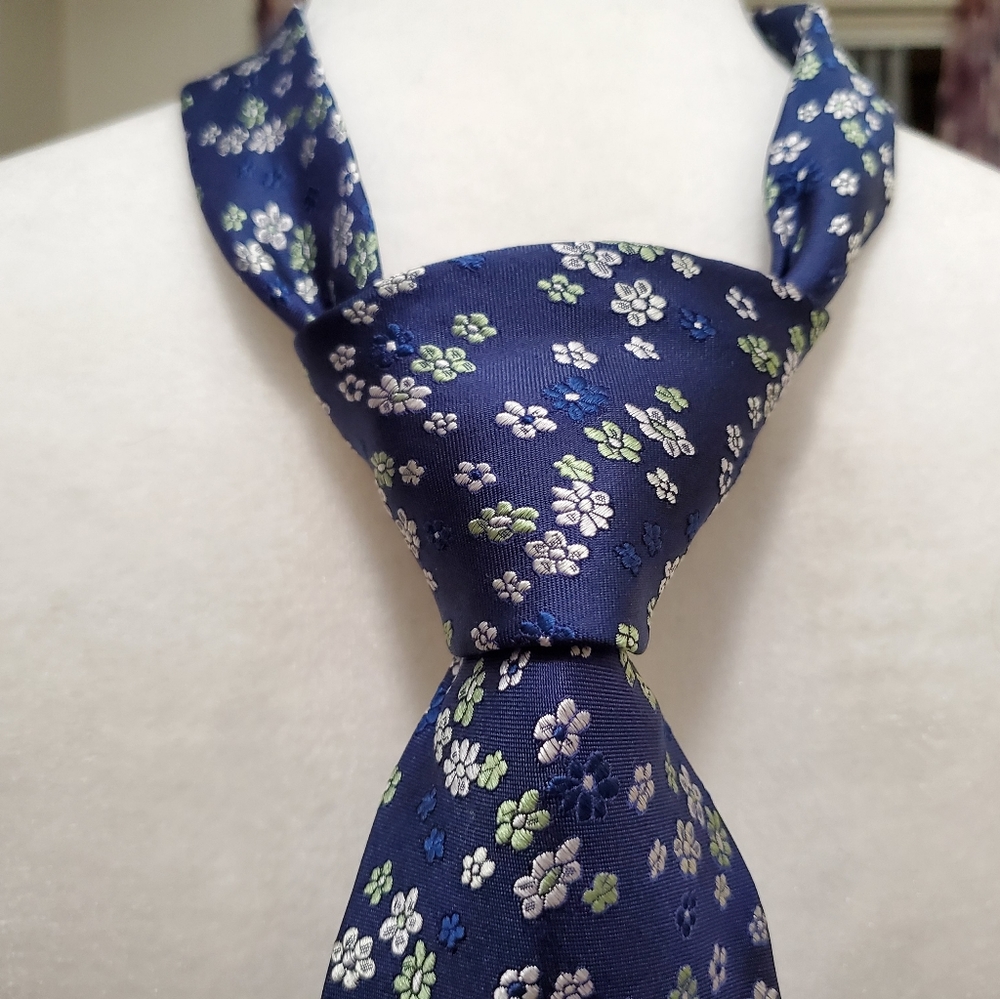 Tie - Picture 2 of 4